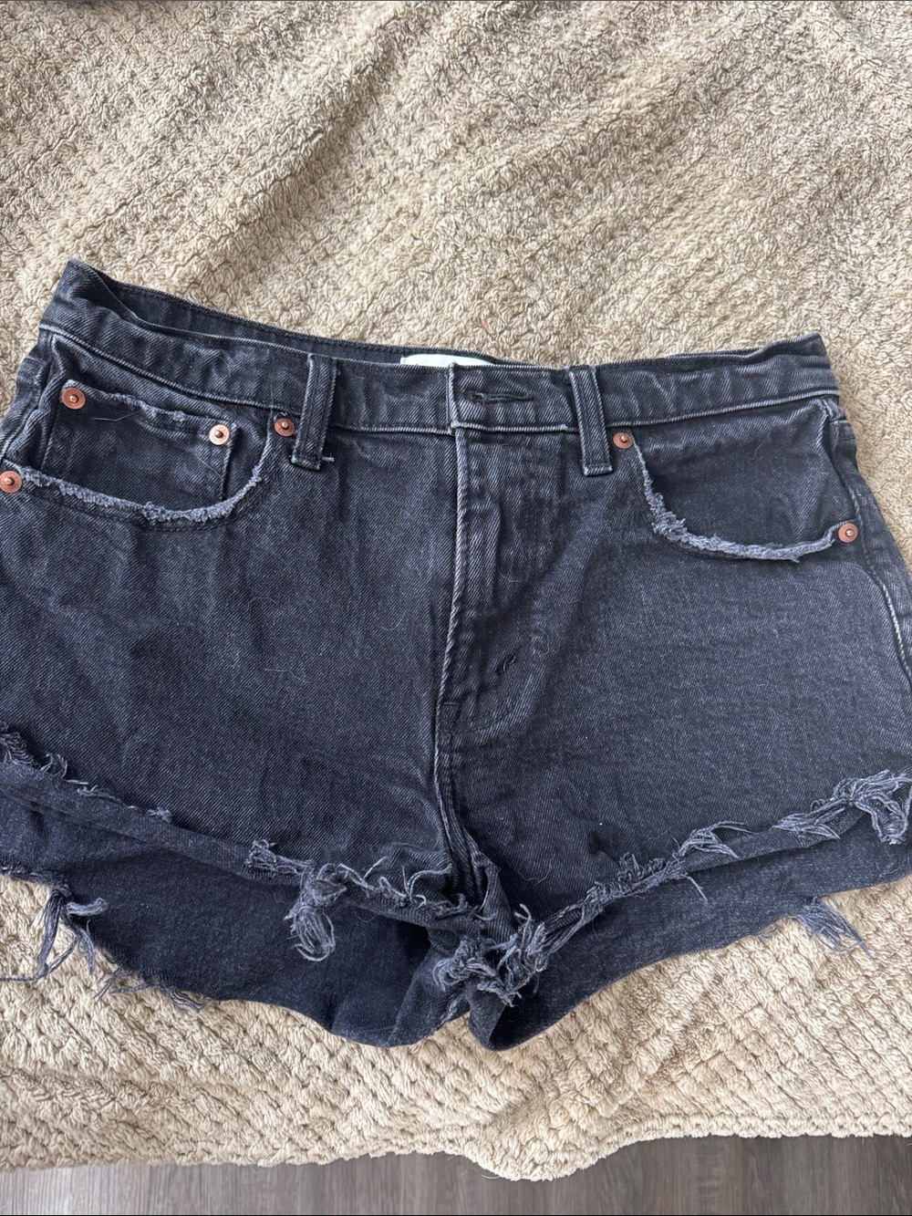 “Abercrombie “The Mom Short” mid rise size 28
